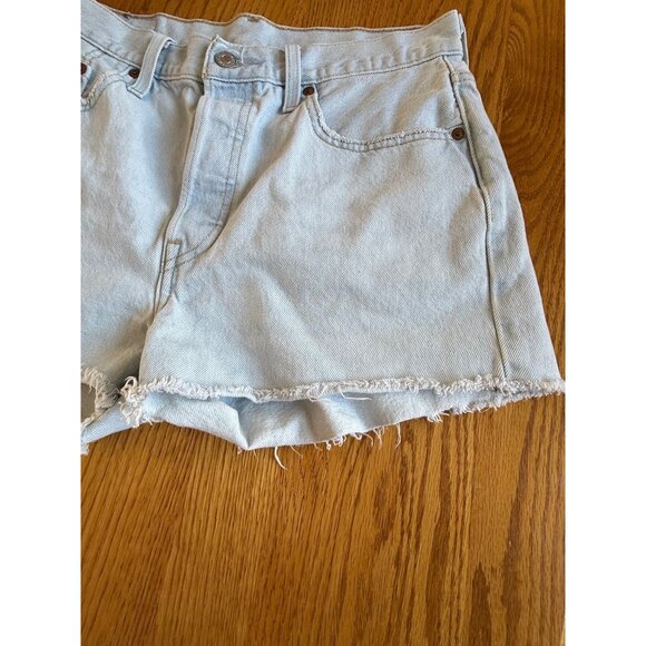 Levi's 501 Light Wash Button Fly Raw Hem Denim Jean Shorts Size 29 Waist / Size - Picture 2 of 7